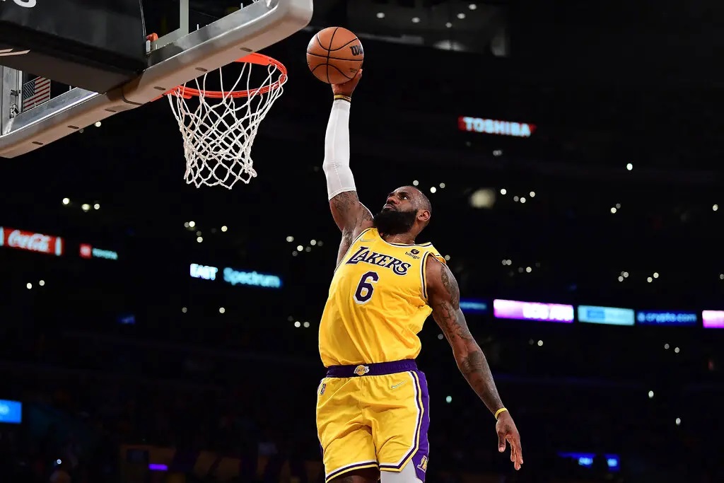 Saiba mais sobre a vida de LeBron James – astro do basquete – Blog